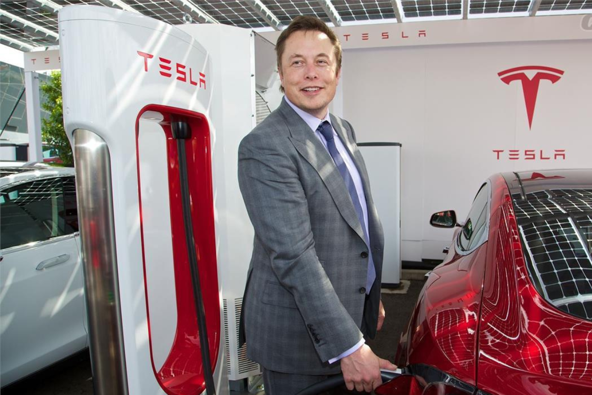 Elon Musk vende por sorpresa 22 millones de acciones de Tesla