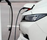 Casi 3 de cada 10 coches vendidos en 2026 serán eléctricos